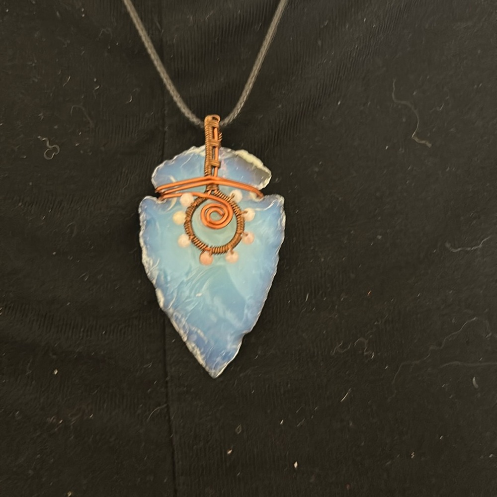 Quartz arrow necklace with bronze